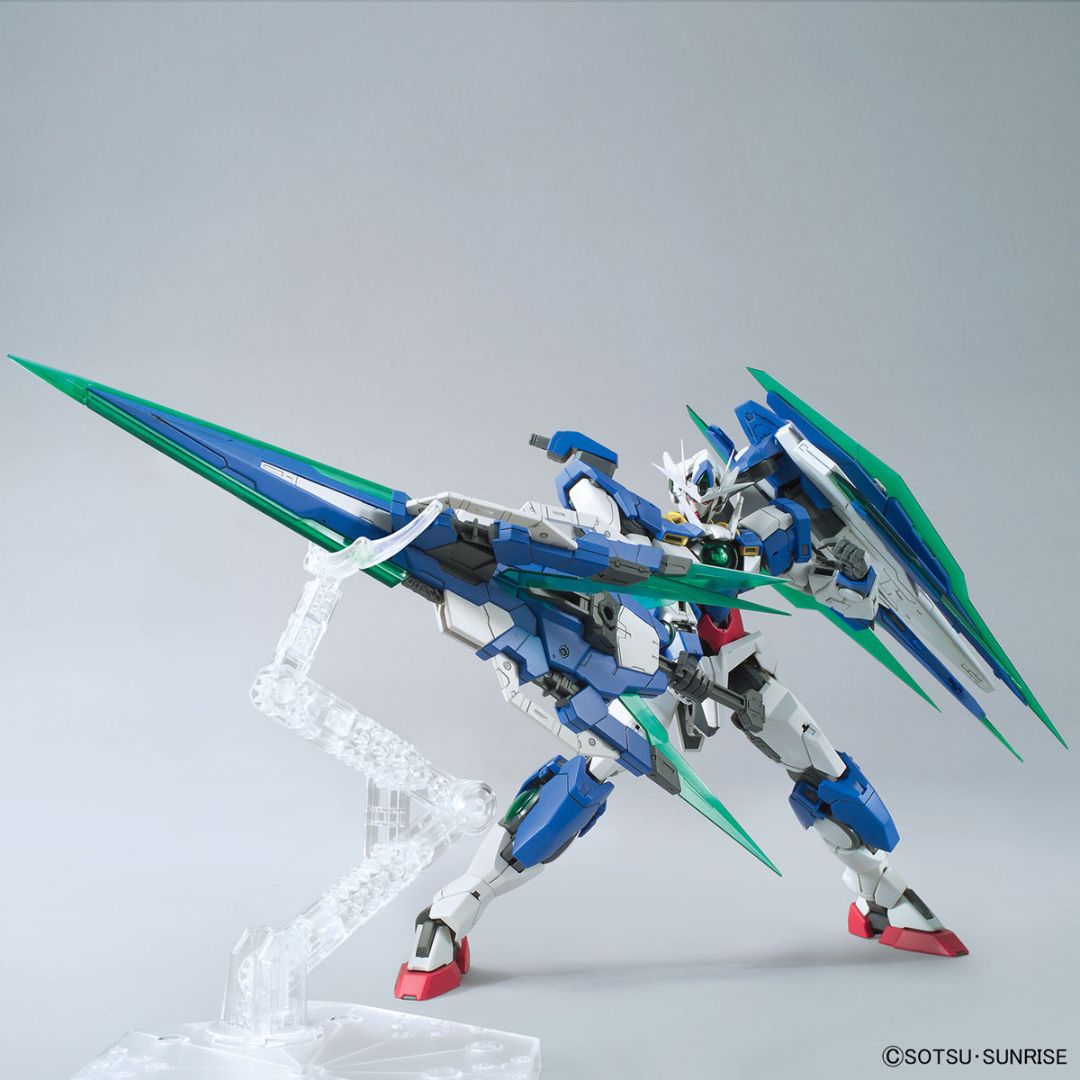 Bandai MG 1/100 00 QAN[T] FULL SABER