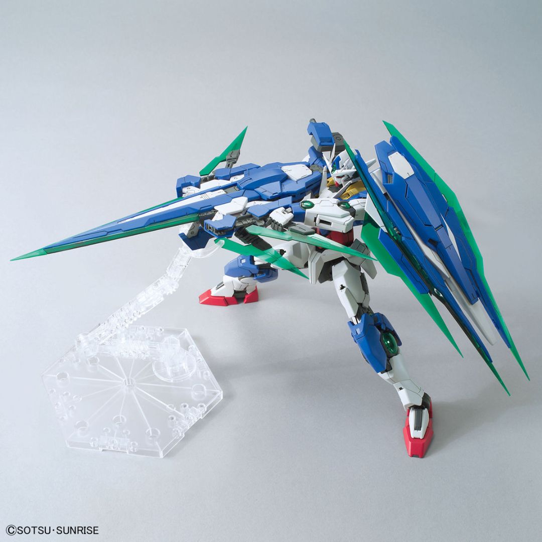 Bandai MG 1/100 00 QAN[T] FULL SABER