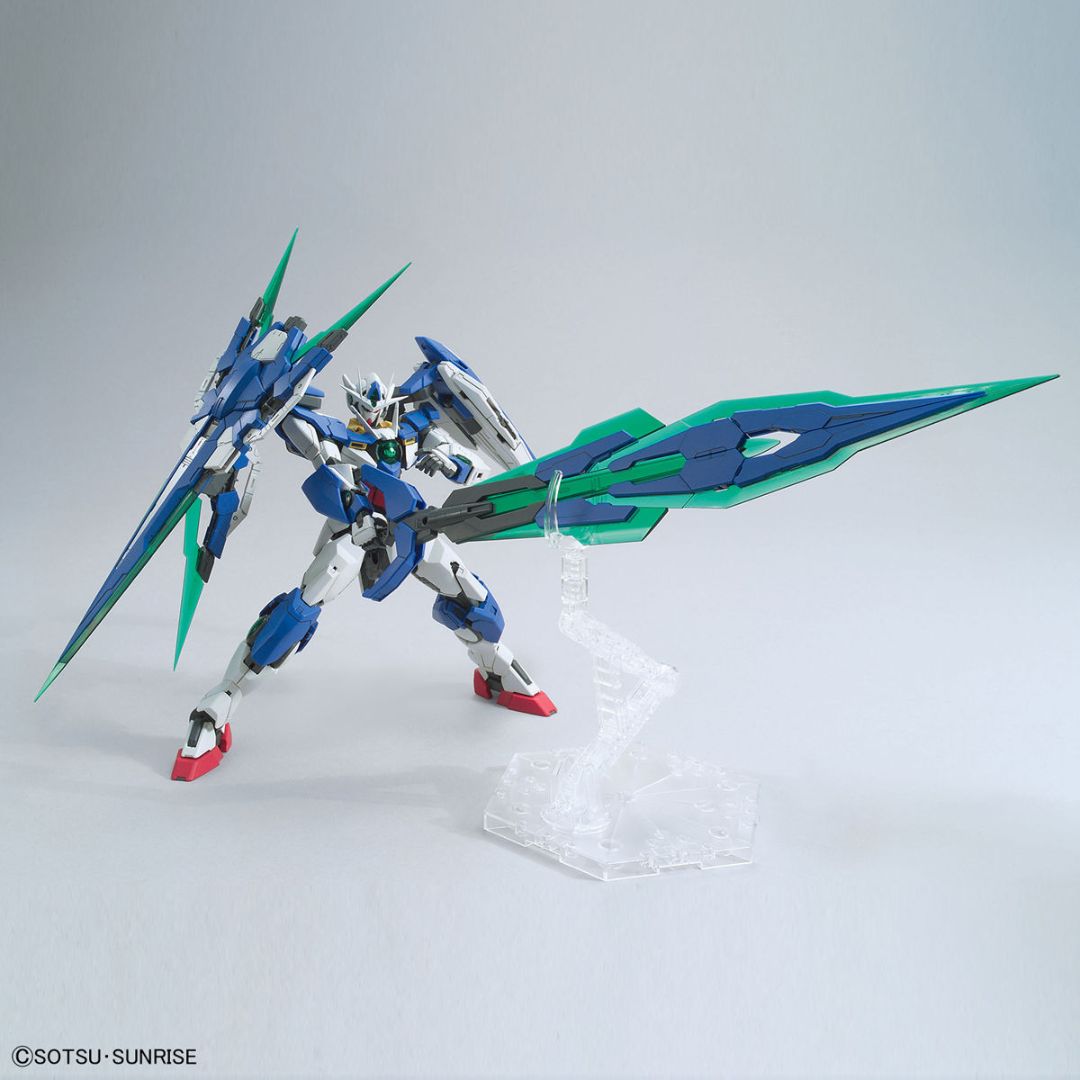 Bandai MG 1/100 00 QAN[T] FULL SABER