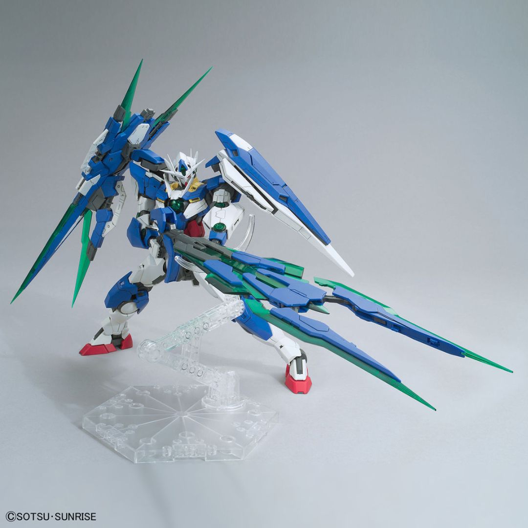 Bandai MG 1/100 00 QAN[T] FULL SABER