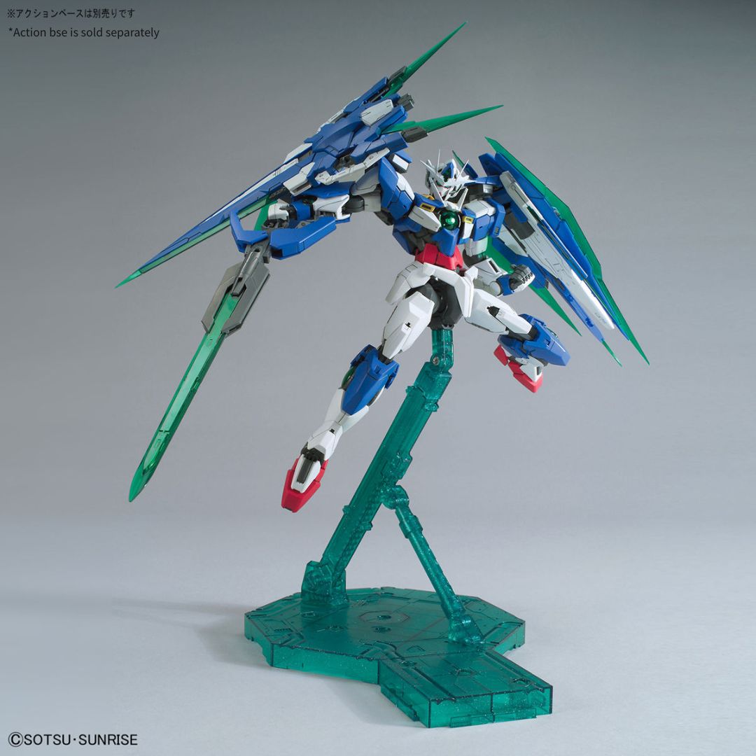 Bandai MG 1/100 00 QAN[T] FULL SABER