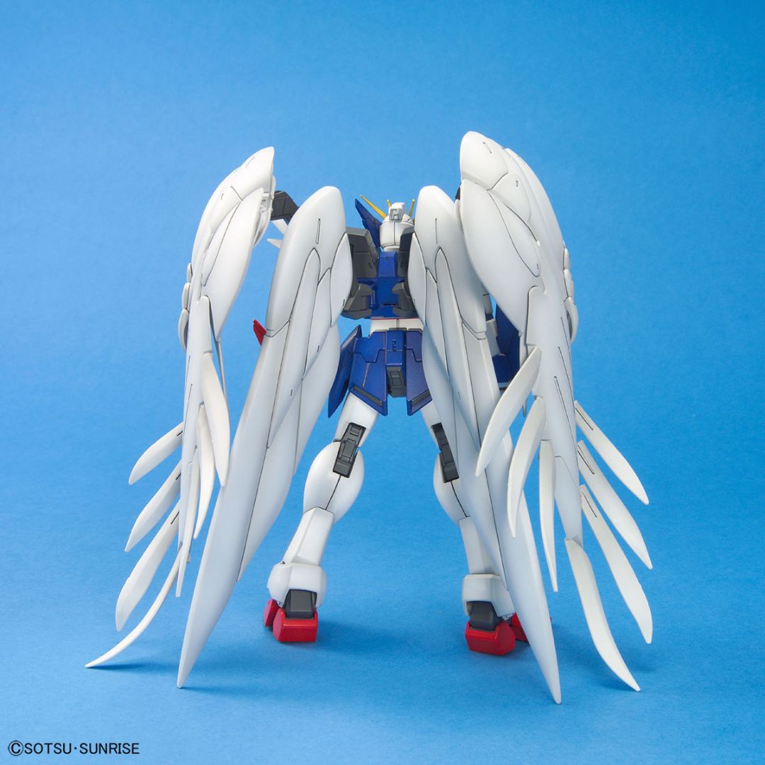 Bandai MG 1/100 XXXG-00W0 Wing Gundam Zero Custom