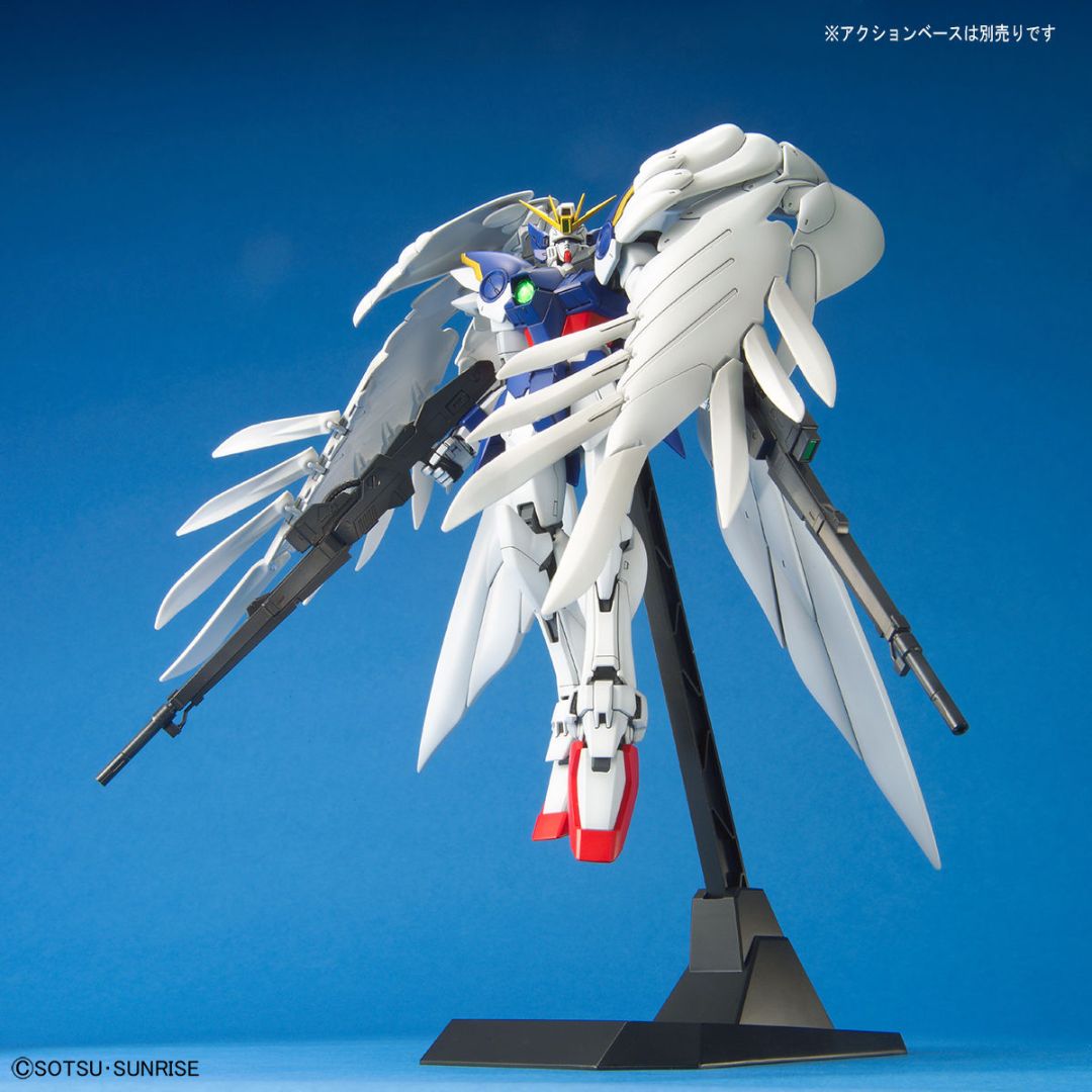 Bandai MG 1/100 XXXG-00W0 Wing Gundam Zero Custom