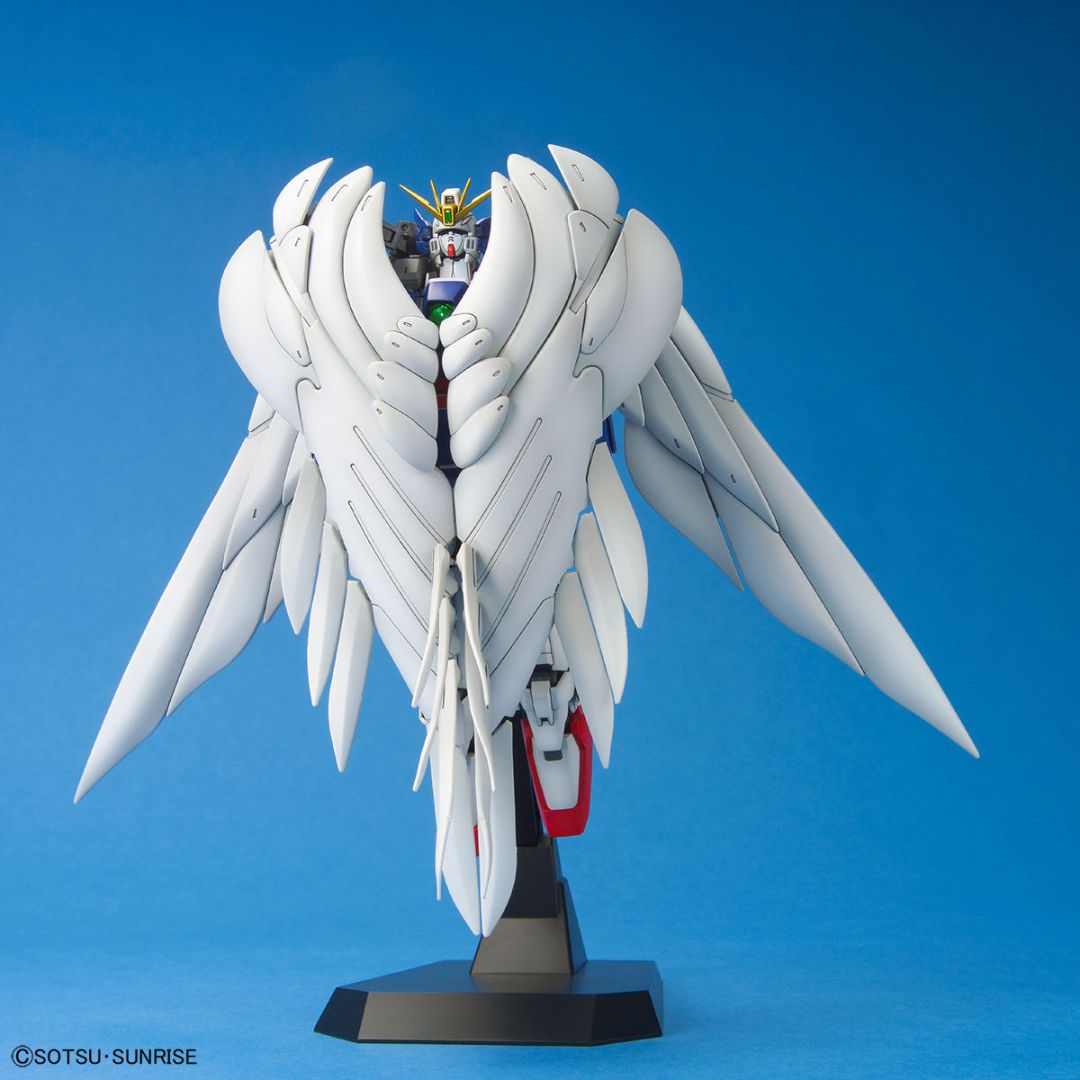 Bandai MG 1/100 XXXG-00W0 Wing Gundam Zero Custom